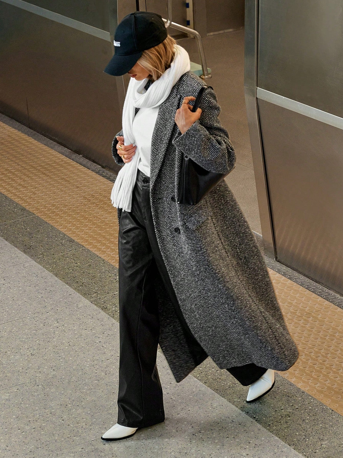 Women's Herringbone Lapel Long Sleeved Coat - VELORÉ